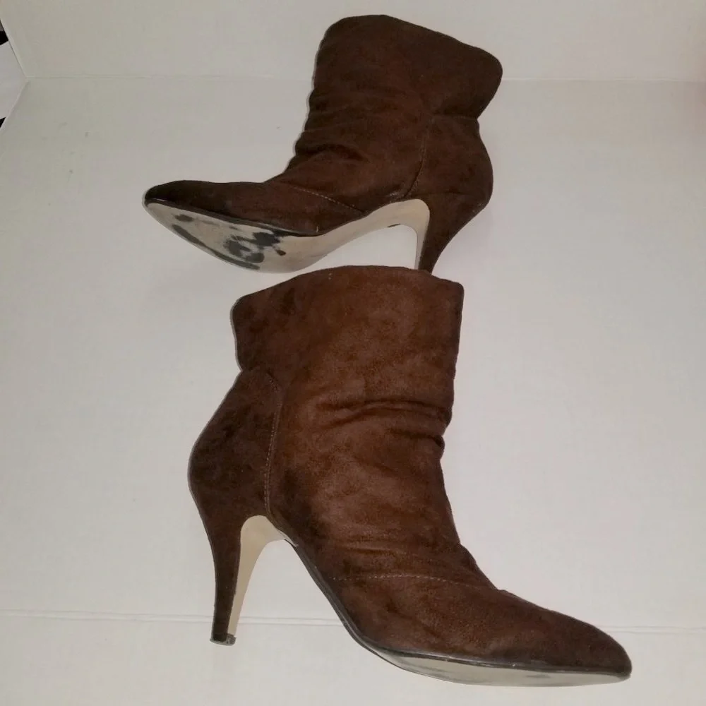 BAMBOO Brown Heels Booties‎